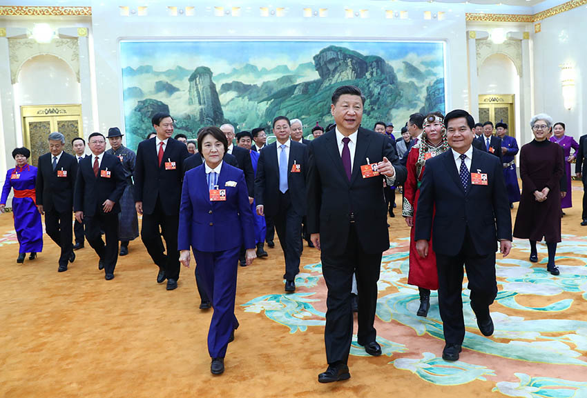 3月5日，中共中央總書記、國家主席、中央軍委主席習(xí)近平參加十三屆全國人大一次會議內(nèi)蒙古代表團的審議。 新華社記者 謝環(huán)馳 攝