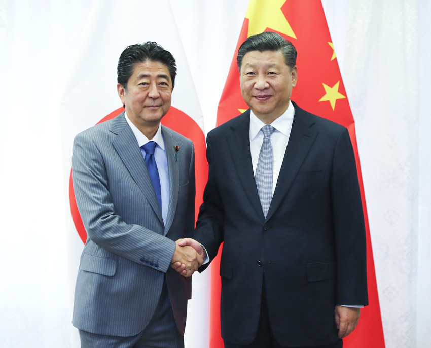 9月12日，國家主席習近平在符拉迪沃斯托克會見日本首相安倍晉三。新華社記者 謝環(huán)馳 攝