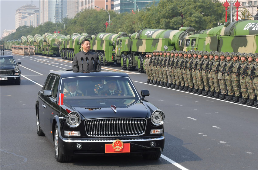 10月1日，慶祝中華人民共和國成立70周年大會在北京天安門廣場隆重舉行。這是中共中央總書記、國家主席、中央軍委主席習(xí)近平檢閱受閱部隊。 新華社記者 李濤 攝