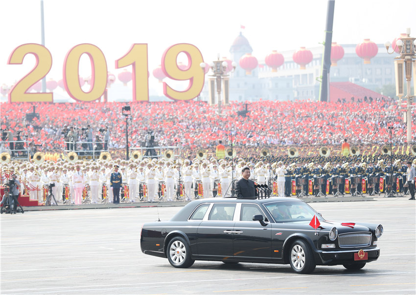 10月1日，慶祝中華人民共和國成立70周年大會在北京天安門廣場隆重舉行。這是中共中央總書記、國家主席、中央軍委主席習(xí)近平檢閱受閱部隊。 新華社記者 劉衛(wèi)兵 攝